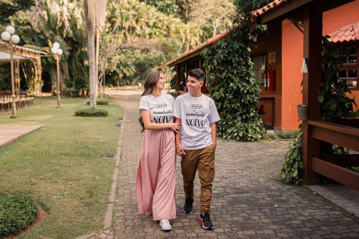 ensaio Pré-Wedding . Ensaio mairipora. pre wedding . dicas de ensaio. poses de ensaio casal. fotografia de casamento. fotografo de casamento.. Ensaio Casal,  Espaço Ravena Garden