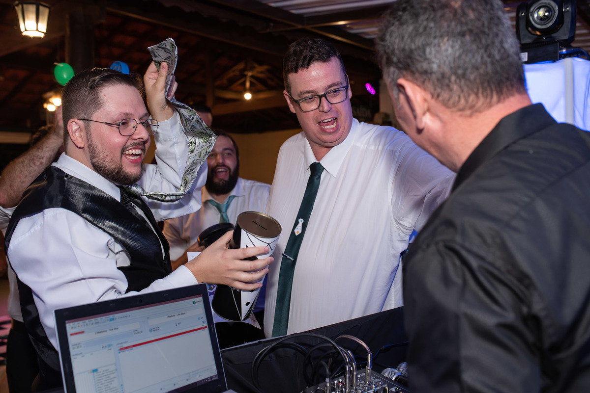 Sítio Sasafraz, casamento ao ar livre, decoração de cerimônia, fotografo casamento, fotografia de casamento Sorocaba, fotografo de casamento Jundiaí, vestido de noiva, noiva, alex e thais fotografia, gravata noivo, festa de casamento