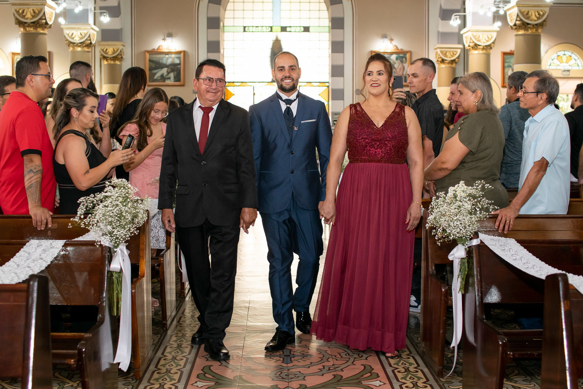 Cerimônia de casamento, vestido de noiva. terno do noivo. casamento na igreja. fotos de casamento. Casamento igreja católica. Paroquia nossa senhora da conceição, vila arens Jundiai 