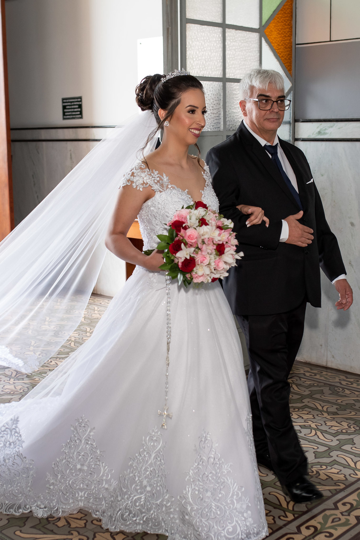 Cerimônia de casamento, vestido de noiva. terno do noivo. casamento na igreja. fotos de casamento. Casamento igreja católica. Paroquia nossa senhora da conceição, vila arens Jundiai 