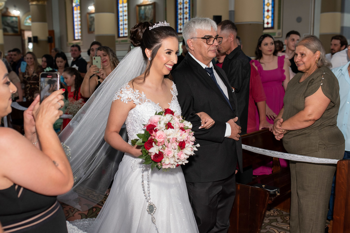 Cerimônia de casamento, vestido de noiva. terno do noivo. casamento na igreja. fotos de casamento. Casamento igreja católica. Paroquia nossa senhora da conceição, vila arens Jundiai 