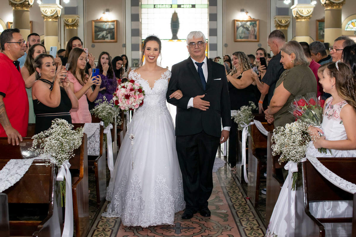 Cerimônia de casamento, vestido de noiva. terno do noivo. casamento na igreja. fotos de casamento. Casamento igreja católica. Paroquia nossa senhora da conceição, vila arens Jundiai 