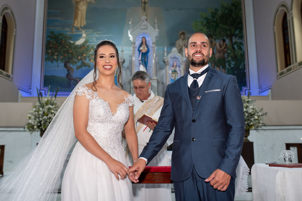 Cerimônia de casamento, vestido de noiva. terno do noivo. casamento na igreja. fotos de casamento. Casamento igreja católica. Paroquia nossa senhora da conceição, vila arens Jundiai 