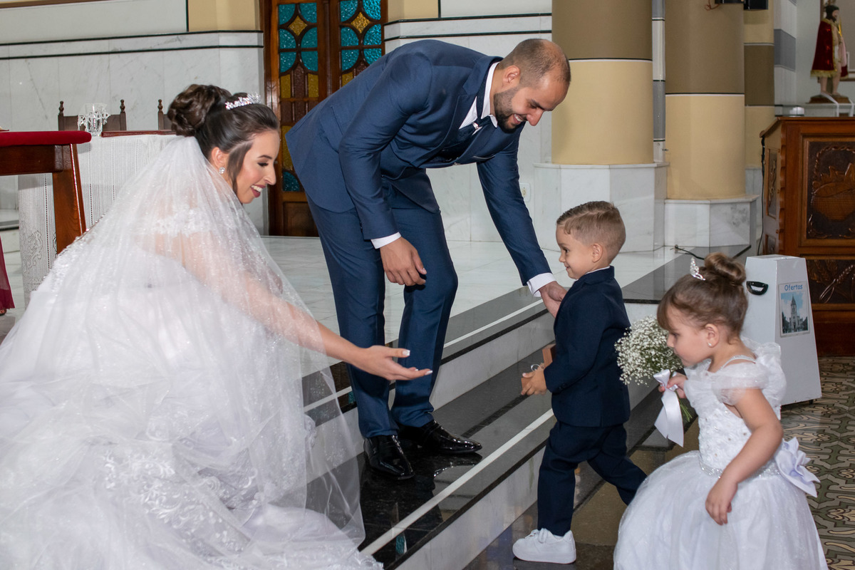 Cerimônia de casamento, vestido de noiva. terno do noivo. casamento na igreja. fotos de casamento. Casamento igreja católica. Paroquia nossa senhora da conceição, vila arens Jundiai 