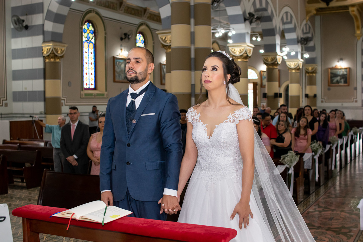 Cerimônia de casamento, vestido de noiva. terno do noivo. casamento na igreja. fotos de casamento. Casamento igreja católica. Paroquia nossa senhora da conceição, vila arens Jundiai 