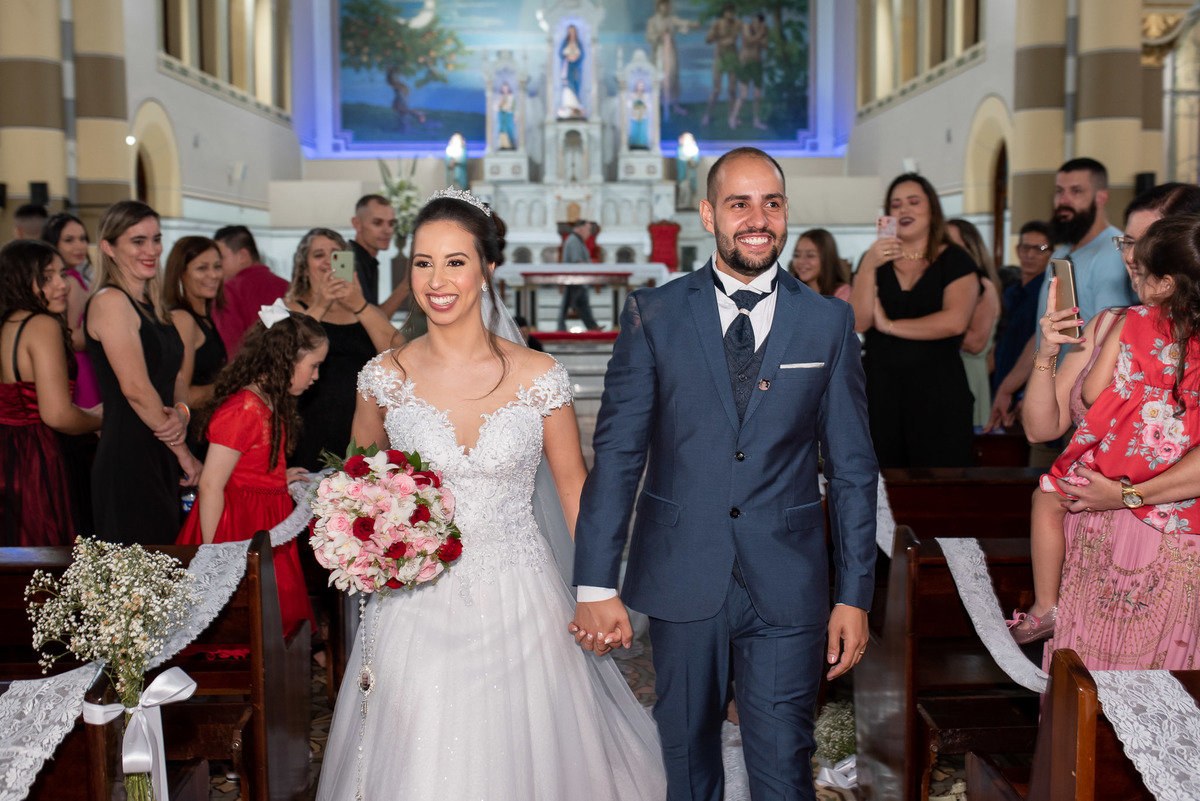 Cerimônia de casamento, vestido de noiva. terno do noivo. casamento na igreja. fotos de casamento. Casamento igreja católica. Paroquia nossa senhora da conceição, vila arens Jundiai 