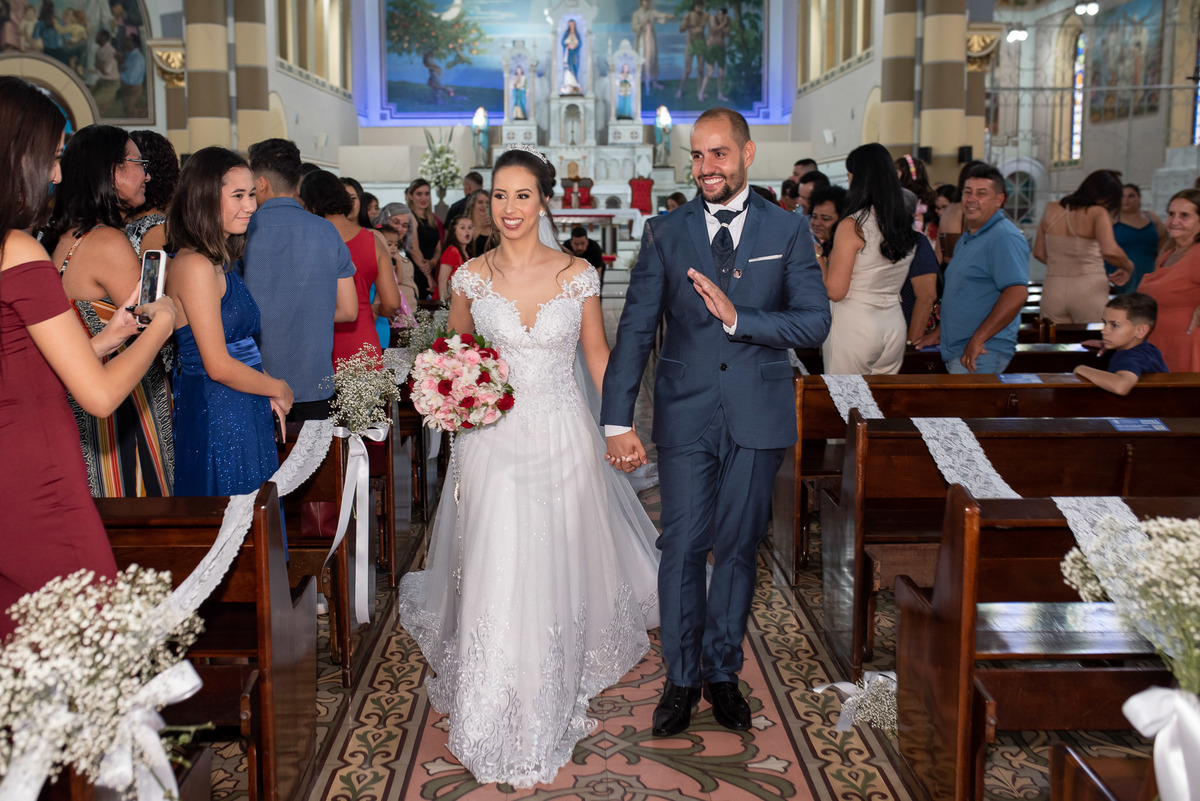 Cerimônia de casamento, vestido de noiva. terno do noivo. casamento na igreja. fotos de casamento. Casamento igreja católica. Paroquia nossa senhora da conceição, vila arens Jundiai 