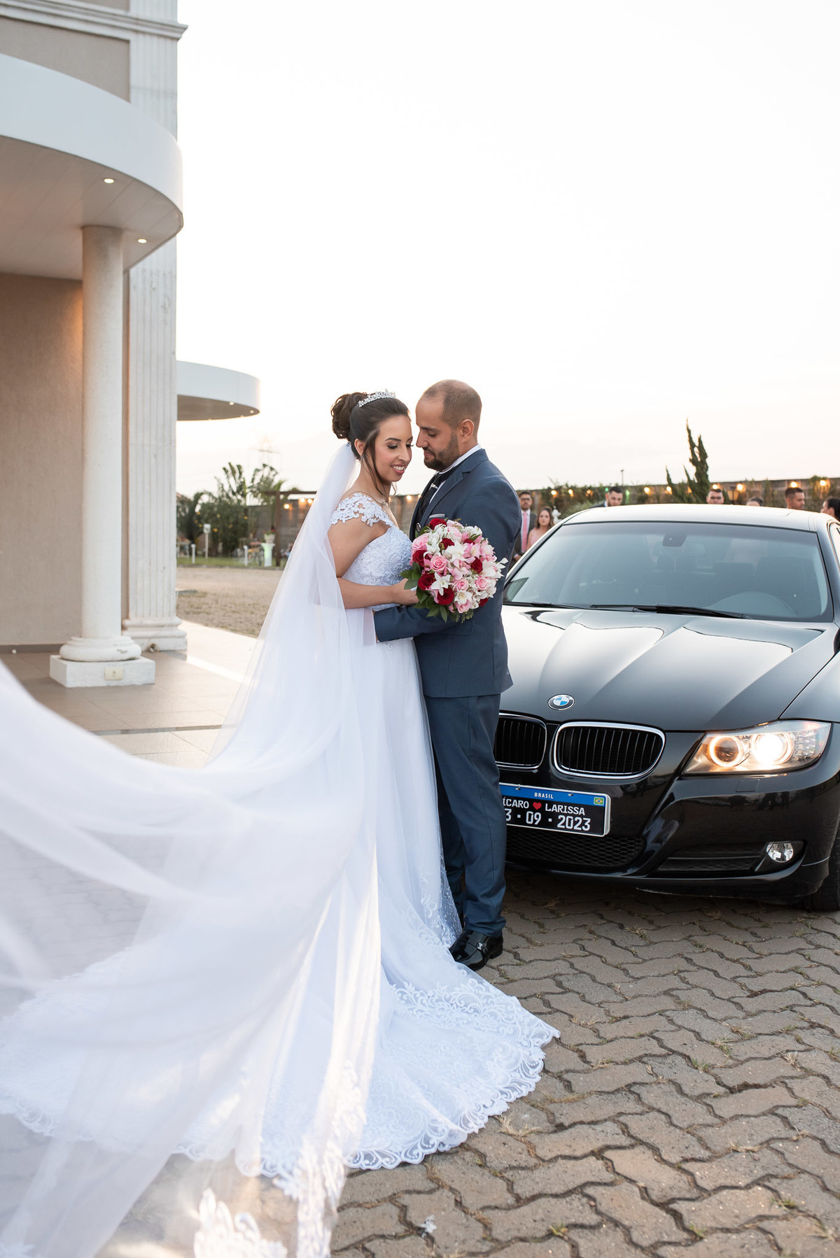Vestido de noiva. terno do noivo. fotos de casamento. Espaço Florença, decoração casamento, festa casamento, madrinhas, padrinhos, inspirações fotos noivos 