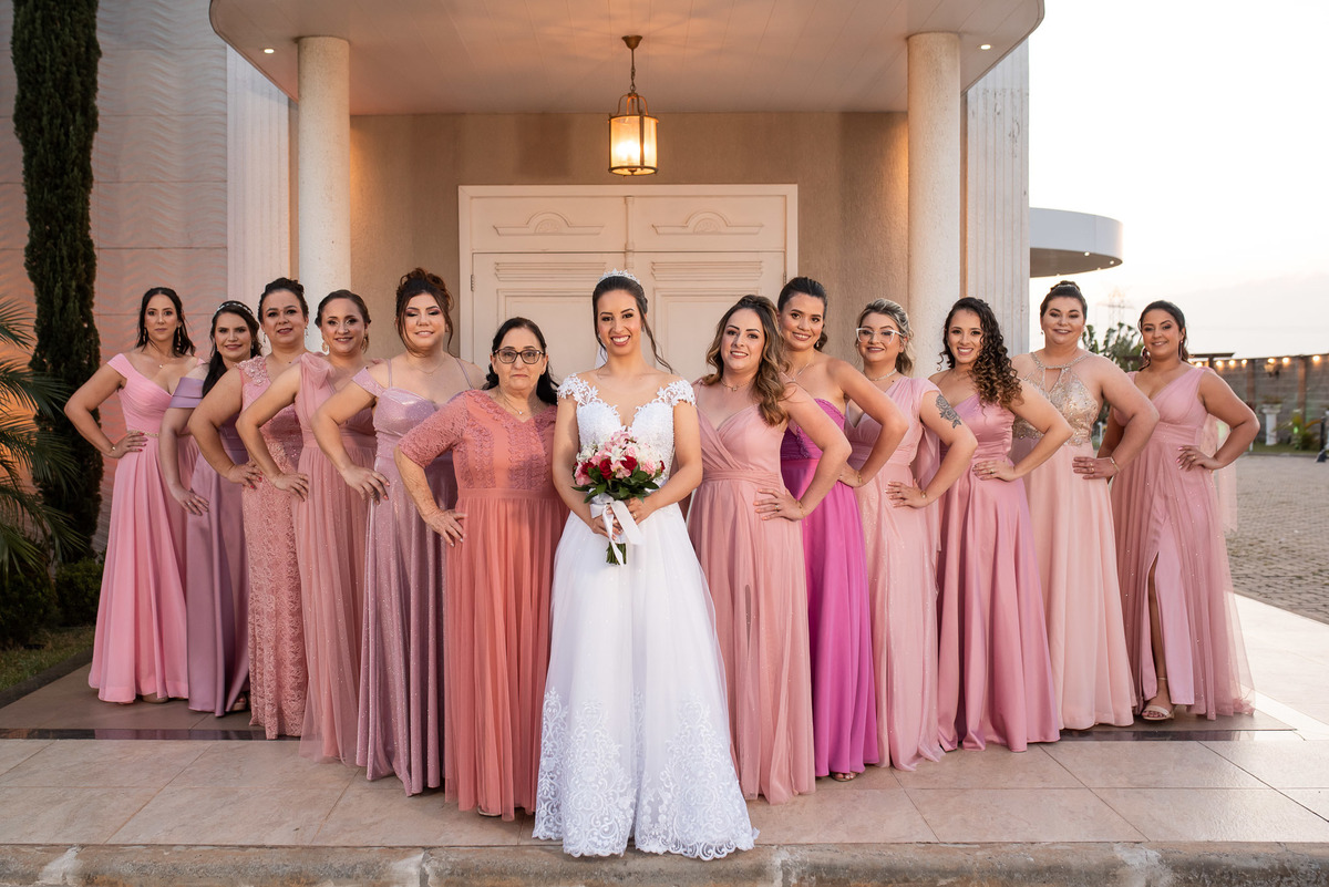 Vestido de noiva. terno do noivo. fotos de casamento. Espaço Florença, decoração casamento, festa casamento, madrinhas, padrinhos, inspirações fotos noivos 