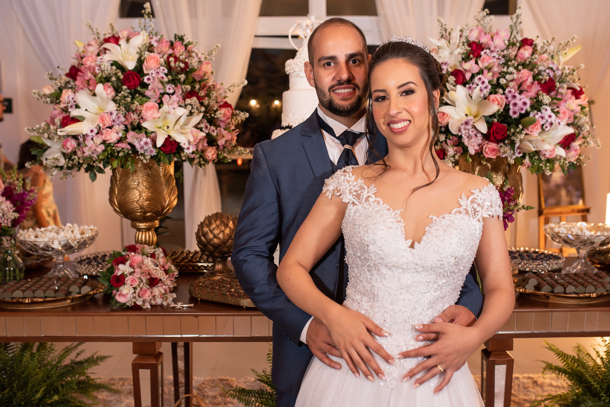 Vestido de noiva. terno do noivo. fotos de casamento. Espaço Florença, decoração casamento, festa casamento, madrinhas, padrinhos, inspirações fotos noivos 