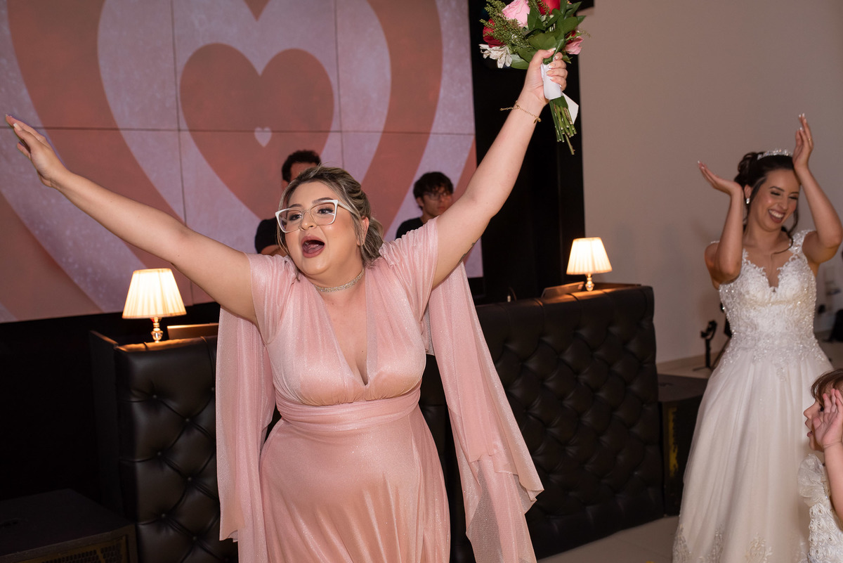 Vestido de noiva. terno do noivo. fotos de casamento. Espaço Florença, decoração casamento, festa casamento, madrinhas, padrinhos, inspirações fotos noivos 