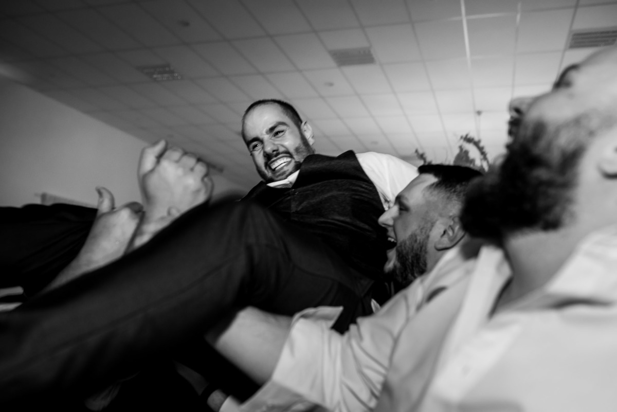 Vestido de noiva. terno do noivo. fotos de casamento. Espaço Florença, decoração casamento, festa casamento, madrinhas, padrinhos, inspirações fotos noivos, gravata noivo