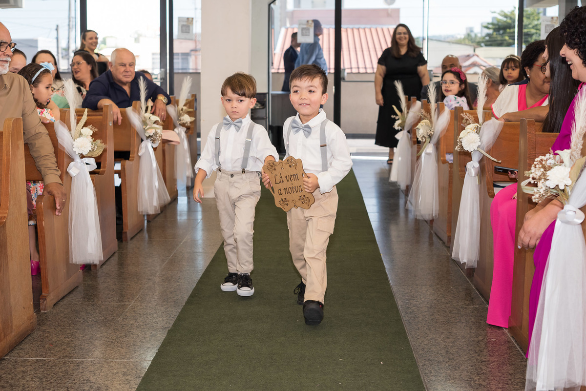 Cerimônia de casamento, vestido de noiva. terno do noivo. casamento na igreja. fotos de casamento. Jundiai, Assembleia de Deus do Vianelo 