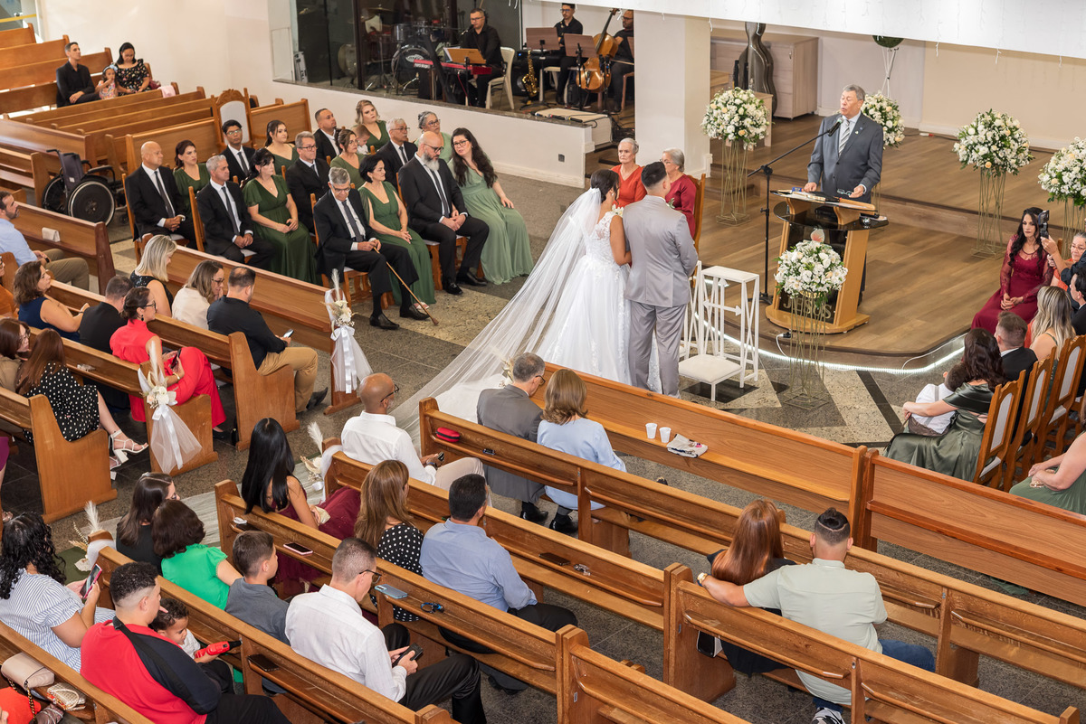 Cerimônia de casamento, vestido de noiva. terno do noivo. casamento na igreja. fotos de casamento. Jundiai, Assembleia de Deus do Vianelo, ensaio casal, fotos noivos 