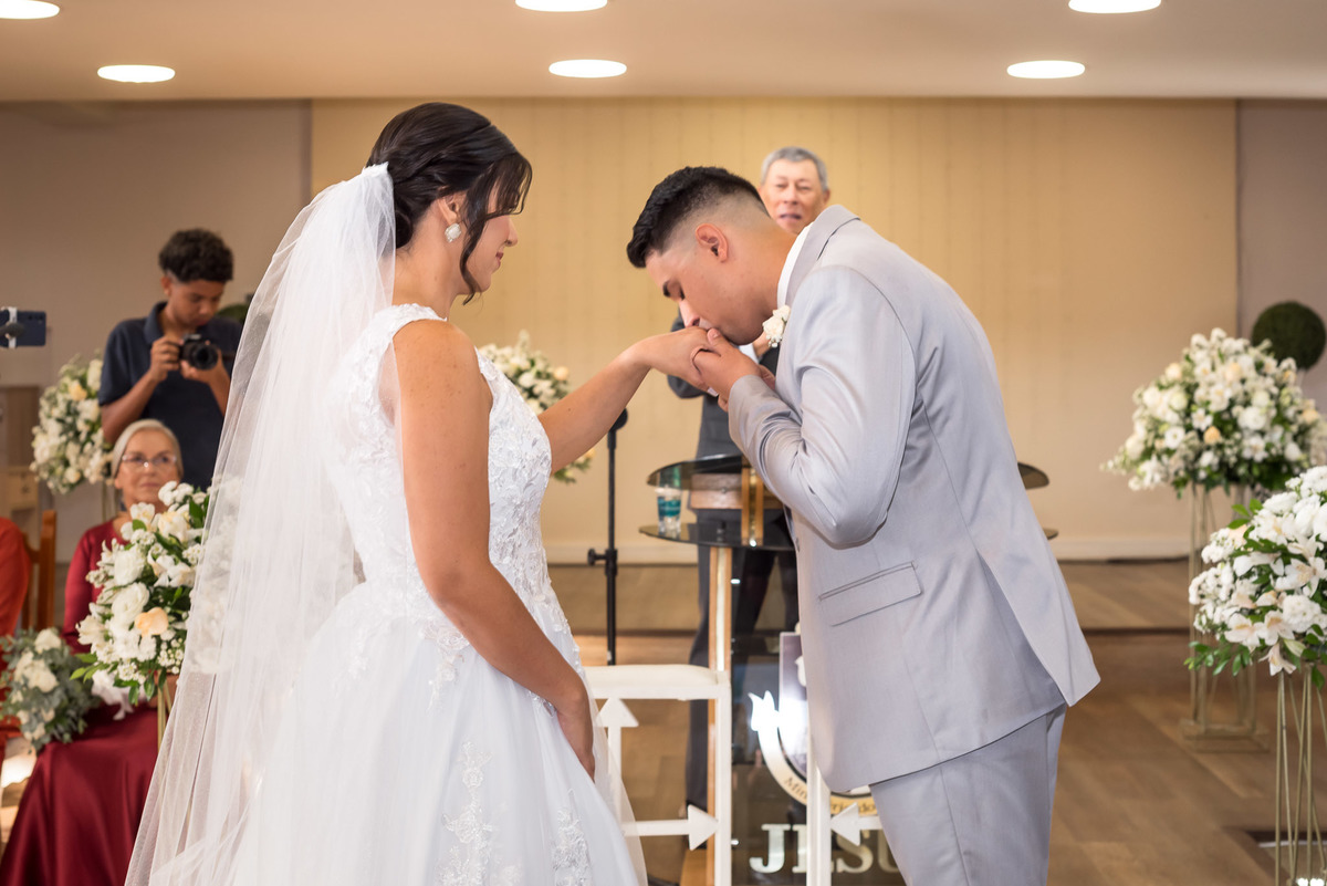 Cerimônia de casamento, vestido de noiva. terno do noivo. casamento na igreja. fotos de casamento. Jundiai, Assembleia de Deus do Vianelo 