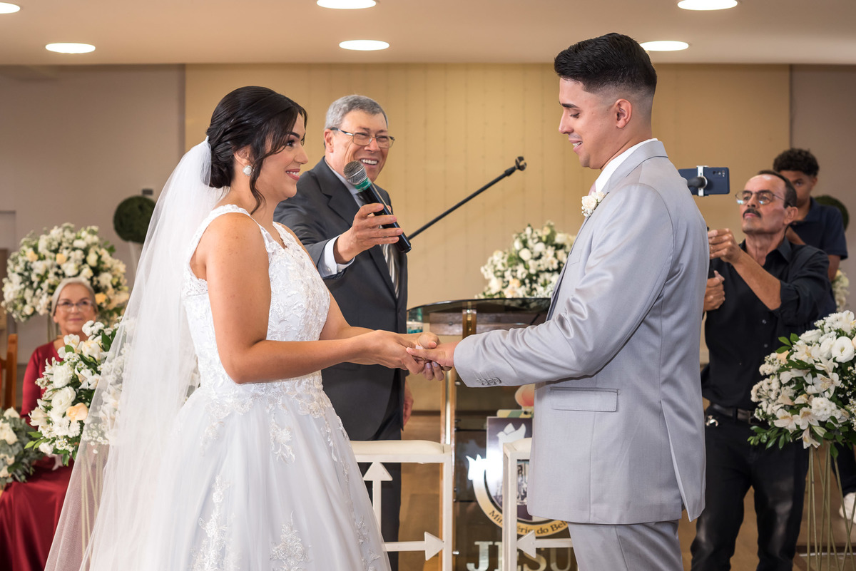 Cerimônia de casamento, vestido de noiva. terno do noivo. casamento na igreja. fotos de casamento. Jundiai, Assembleia de Deus do Vianelo 