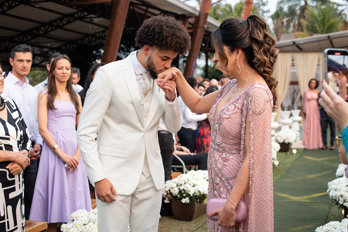 
Vestido de noiva. terno do noivo. fotos de casamento. Espaço Santa Filomena, decoração casamento, festa casamento, madrinhas, padrinhos, casamento ao ar livre, fotografo de casamento sorocaba,  fotos de casamento, fotografo de casamento jundiai,