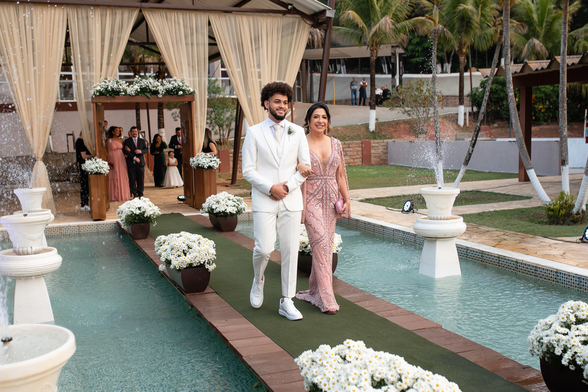 
Vestido de noiva. terno do noivo. fotos de casamento. Espaço Santa Filomena, decoração casamento, festa casamento, madrinhas, padrinhos, casamento ao ar livre, fotografo de casamento sorocaba,  fotos de casamento, fotografo de casamento jundiai,