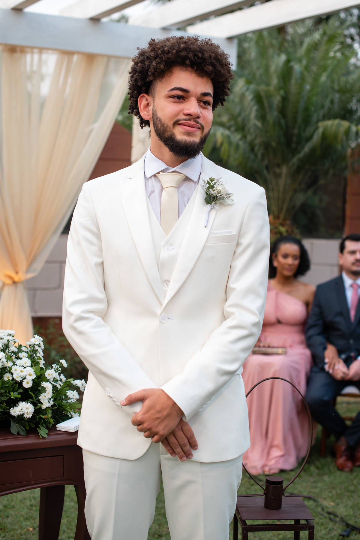 
Vestido de noiva. terno do noivo. fotos de casamento. Espaço Santa Filomena, decoração casamento, festa casamento, madrinhas, padrinhos, casamento ao ar livre, fotografo de casamento sorocaba,  fotos de casamento, fotografo de casamento jundiai,