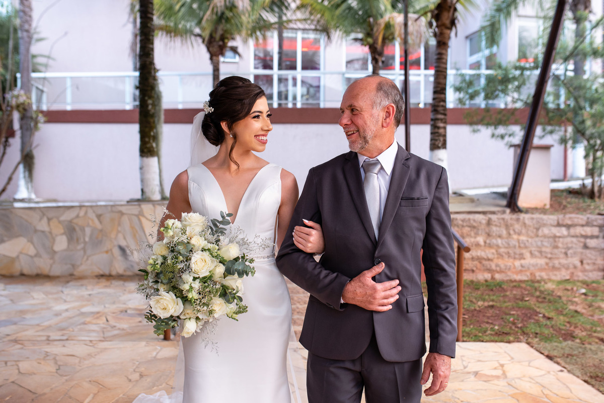 
Vestido de noiva. terno do noivo. fotos de casamento. Espaço Santa Filomena, decoração casamento, festa casamento, madrinhas, padrinhos, casamento ao ar livre, fotografo de casamento sorocaba,  fotos de casamento, fotografo de casamento jundiai,