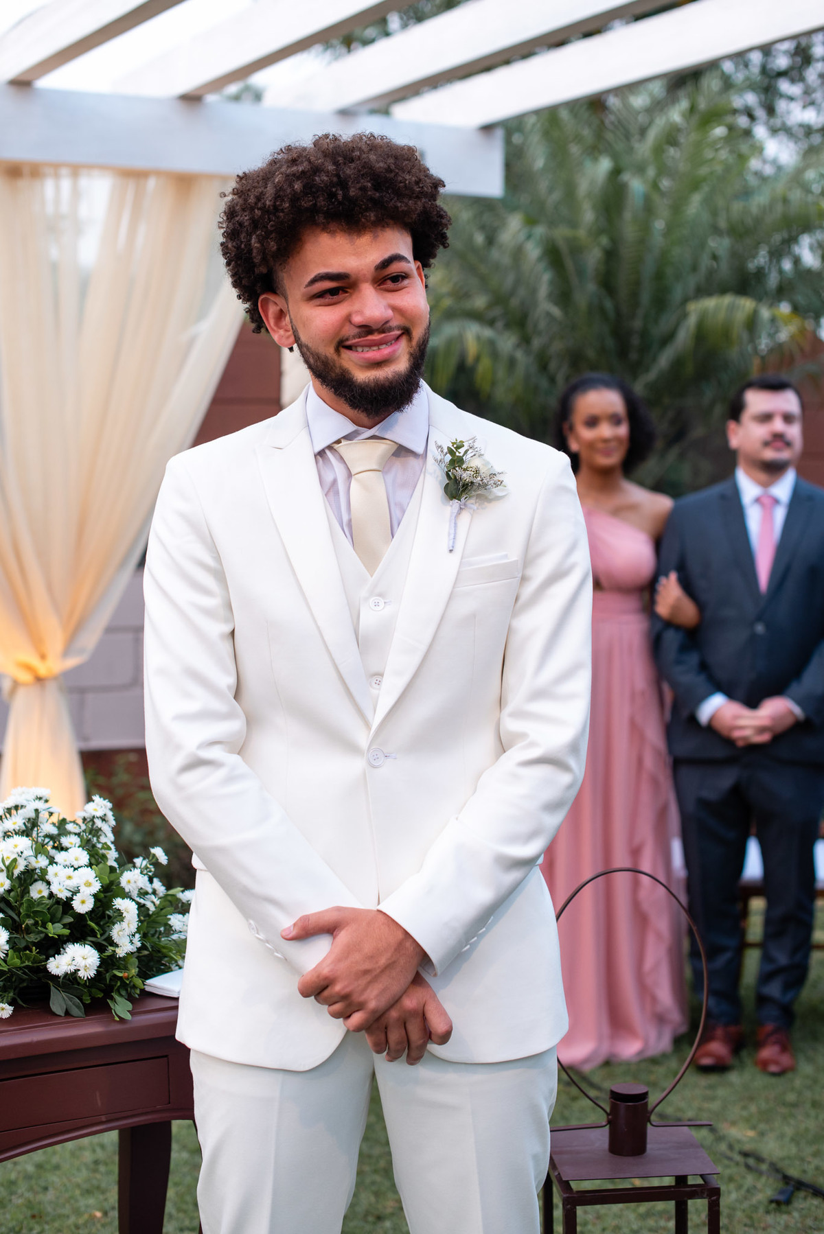 
Vestido de noiva. terno do noivo. fotos de casamento. Espaço Santa Filomena, decoração casamento, festa casamento, madrinhas, padrinhos, casamento ao ar livre, fotografo de casamento sorocaba,  fotos de casamento, fotografo de casamento jundiai,