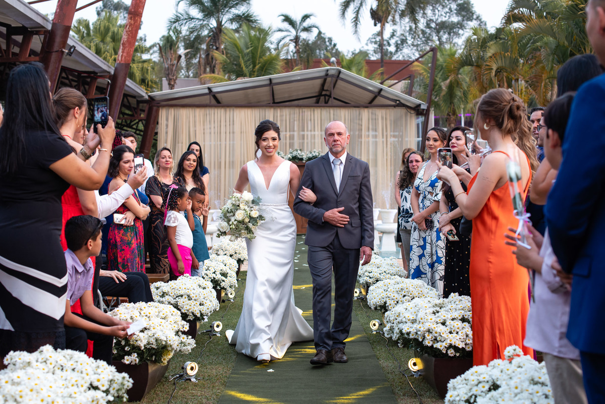 
Vestido de noiva. terno do noivo. fotos de casamento. Espaço Santa Filomena, decoração casamento, festa casamento, madrinhas, padrinhos, casamento ao ar livre, fotografo de casamento sorocaba,  fotos de casamento, fotografo de casamento jundiai,