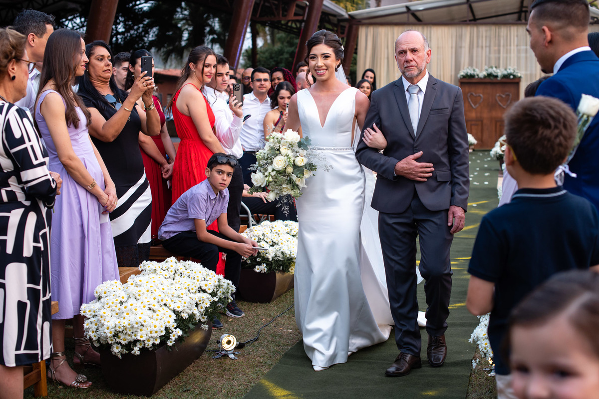 
Vestido de noiva. terno do noivo. fotos de casamento. Espaço Santa Filomena, decoração casamento, festa casamento, madrinhas, padrinhos, casamento ao ar livre, fotografo de casamento sorocaba,  fotos de casamento, fotografo de casamento jundiai,