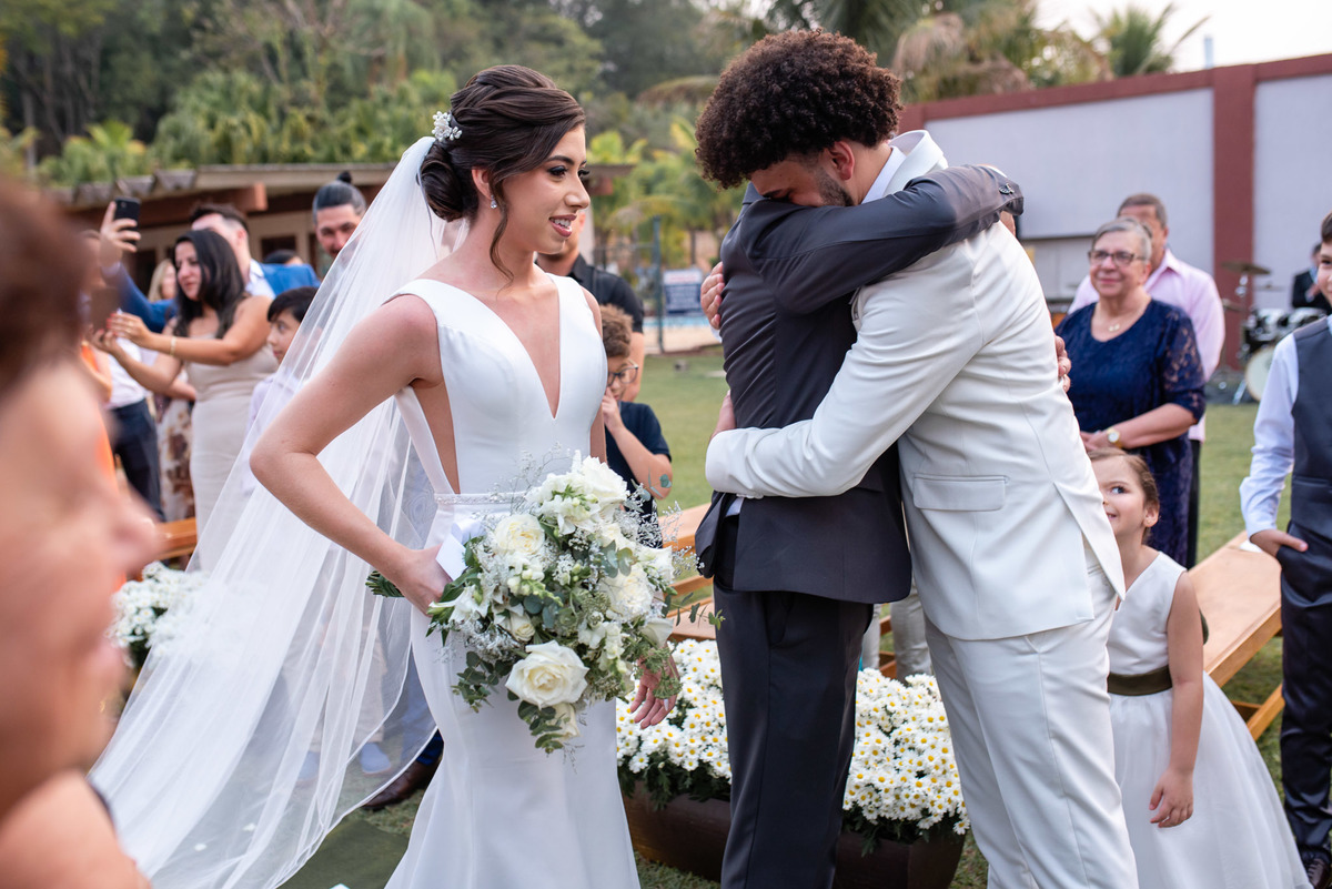 
Vestido de noiva. terno do noivo. fotos de casamento. Espaço Santa Filomena, decoração casamento, festa casamento, madrinhas, padrinhos, casamento ao ar livre, fotografo de casamento sorocaba,  fotos de casamento, fotografo de casamento jundiai,