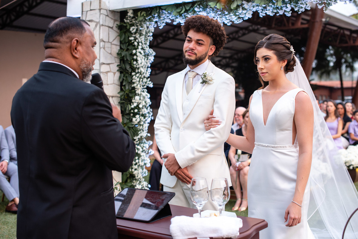 
Vestido de noiva. terno do noivo. fotos de casamento. Espaço Santa Filomena, decoração casamento, festa casamento, madrinhas, padrinhos, casamento ao ar livre, fotografo de casamento sorocaba,  fotos de casamento, fotografo de casamento jundiai,