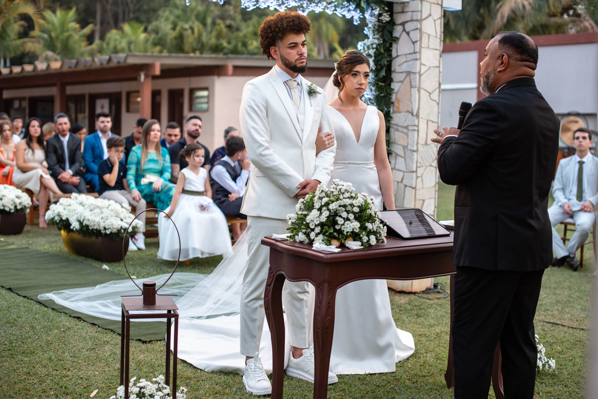 
Vestido de noiva. terno do noivo. fotos de casamento. Espaço Santa Filomena, decoração casamento, festa casamento, madrinhas, padrinhos, casamento ao ar livre, fotografo de casamento sorocaba,  fotos de casamento, fotografo de casamento jundiai,