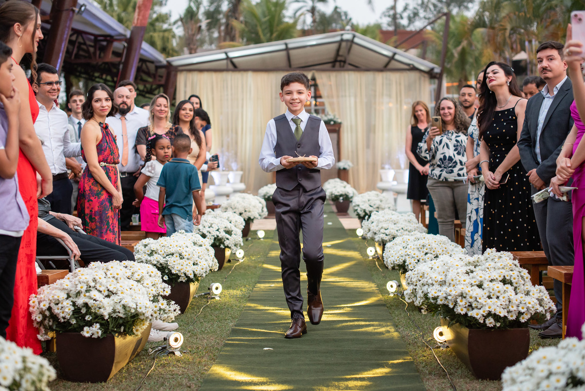 
Vestido de noiva. terno do noivo. fotos de casamento. Espaço Santa Filomena, decoração casamento, festa casamento, madrinhas, padrinhos, casamento ao ar livre, fotografo de casamento sorocaba,  fotos de casamento, fotografo de casamento jundiai,