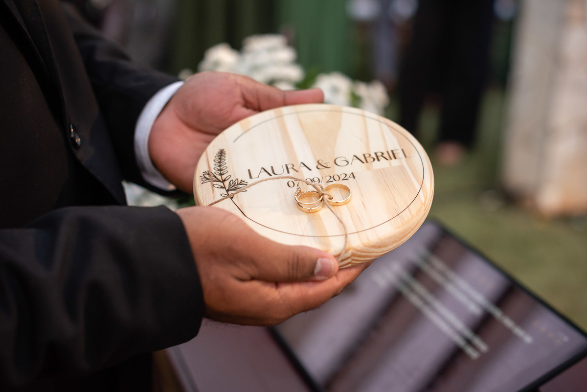 
Vestido de noiva. terno do noivo. fotos de casamento. Espaço Santa Filomena, decoração casamento, festa casamento, madrinhas, padrinhos, casamento ao ar livre, fotografo de casamento sorocaba,  fotos de casamento, fotografo de casamento jundiai,