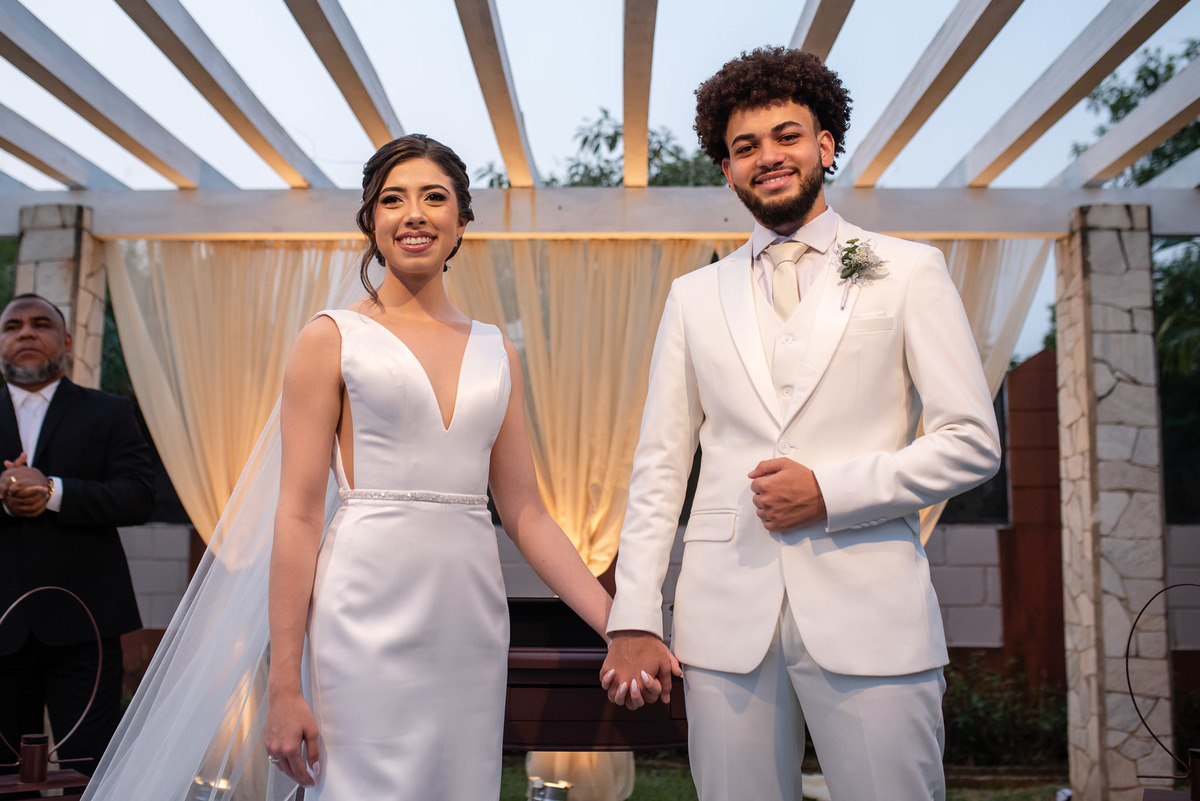 
Vestido de noiva. terno do noivo. fotos de casamento. Espaço Santa Filomena, decoração casamento, festa casamento, madrinhas, padrinhos, casamento ao ar livre, fotografo de casamento sorocaba,  fotos de casamento, fotografo de casamento jundiai,