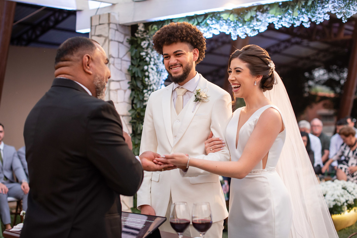 
Vestido de noiva. terno do noivo. fotos de casamento. Espaço Santa Filomena, decoração casamento, festa casamento, madrinhas, padrinhos, casamento ao ar livre, fotografo de casamento sorocaba,  fotos de casamento, fotografo de casamento jundiai,