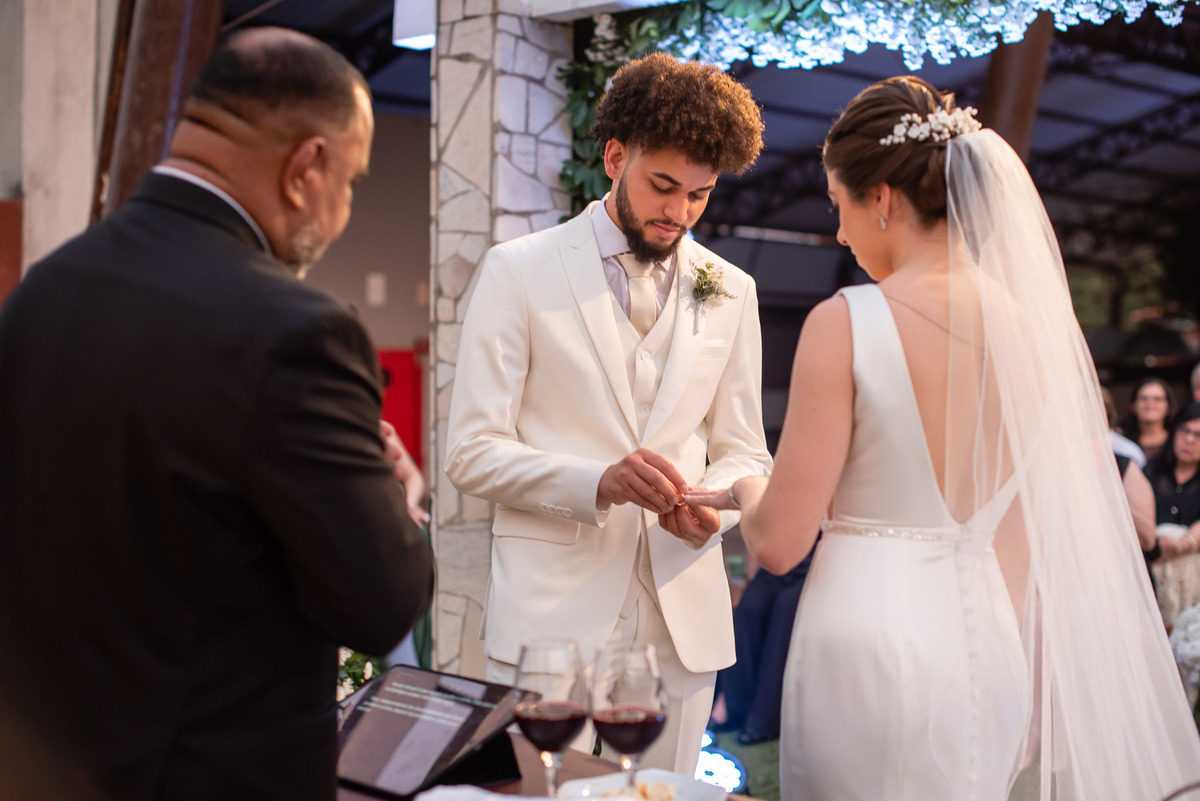 
Vestido de noiva. terno do noivo. fotos de casamento. Espaço Santa Filomena, decoração casamento, festa casamento, madrinhas, padrinhos, casamento ao ar livre, fotografo de casamento sorocaba,  fotos de casamento, fotografo de casamento jundiai,