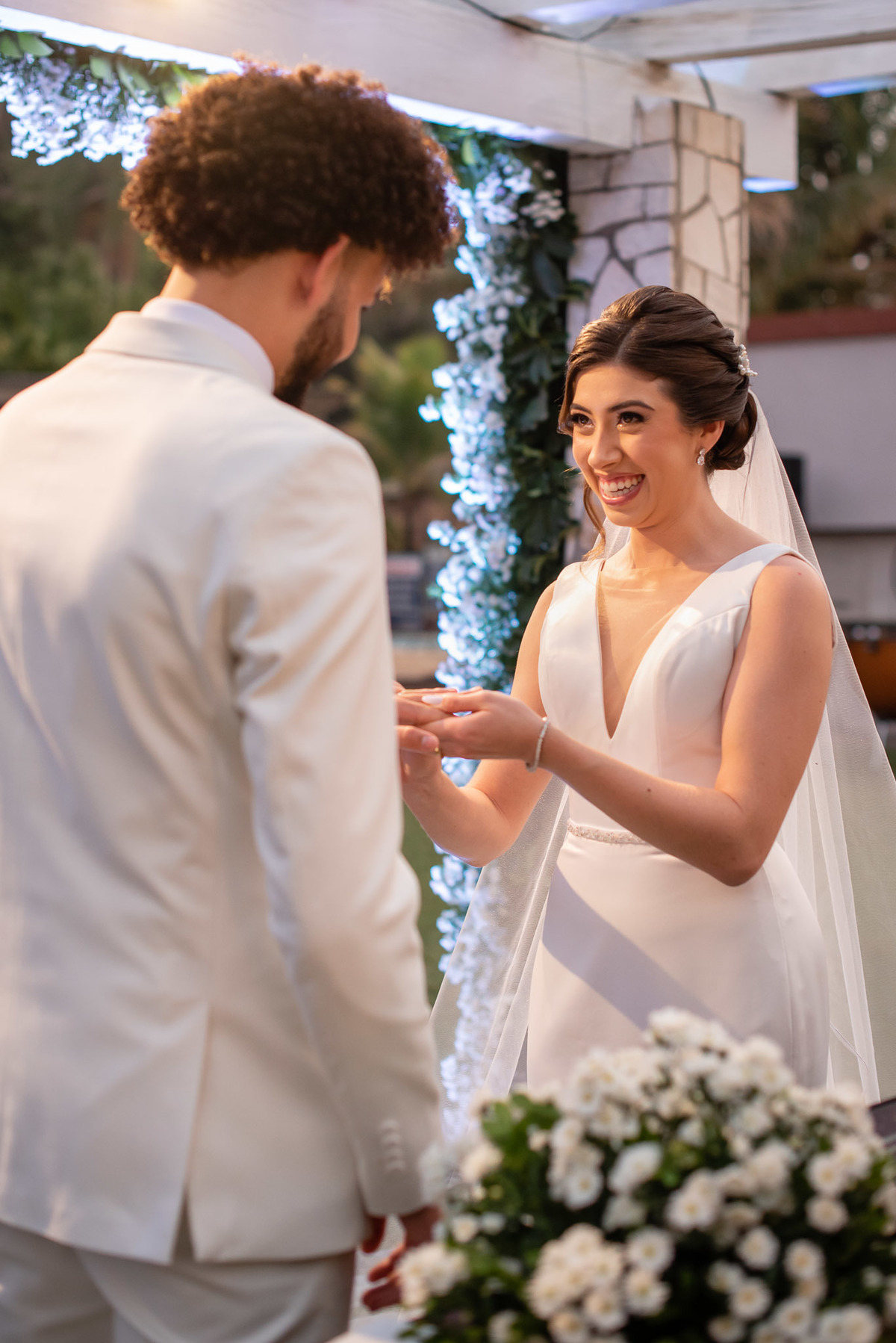 
Vestido de noiva. terno do noivo. fotos de casamento. Espaço Santa Filomena, decoração casamento, festa casamento, madrinhas, padrinhos, casamento ao ar livre, fotografo de casamento sorocaba,  fotos de casamento, fotografo de casamento jundiai,