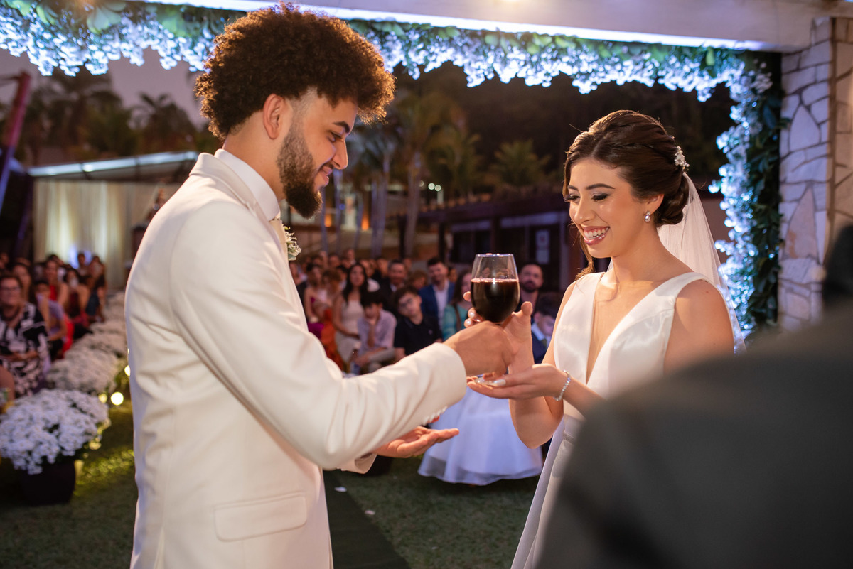 
Vestido de noiva. terno do noivo. fotos de casamento. Espaço Santa Filomena, decoração casamento, festa casamento, madrinhas, padrinhos, casamento ao ar livre, fotografo de casamento sorocaba,  fotos de casamento, fotografo de casamento jundiai,