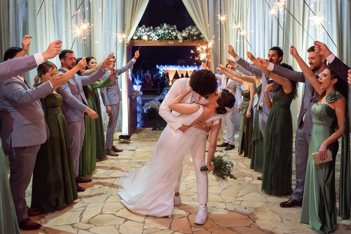 
Vestido de noiva. terno do noivo. fotos de casamento. Espaço Santa Filomena, decoração casamento, festa casamento, madrinhas, padrinhos, casamento ao ar livre, fotografo de casamento sorocaba,  fotos de casamento, fotografo de casamento jundiai,