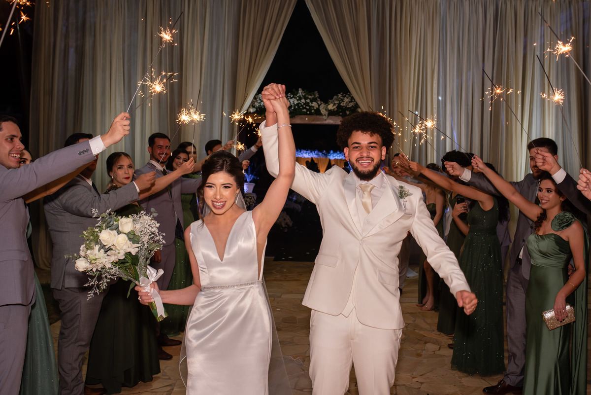 
Vestido de noiva. terno do noivo. fotos de casamento. Espaço Santa Filomena, decoração casamento, festa casamento, madrinhas, padrinhos, casamento ao ar livre, fotografo de casamento sorocaba,  fotos de casamento, fotografo de casamento jundiai,