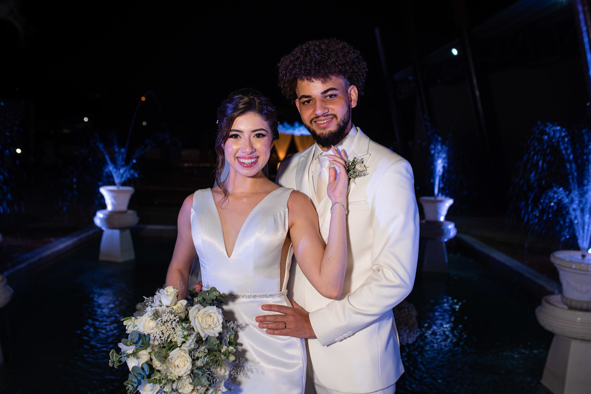 Vestido de noiva. terno do noivo. fotos de casamento. Espaço Santa Filomena, decoração casamento, festa casamento, fotografo de casamento sorocaba,  fotos de casamento, fotografo de casamento jundiai, ensaio casal
