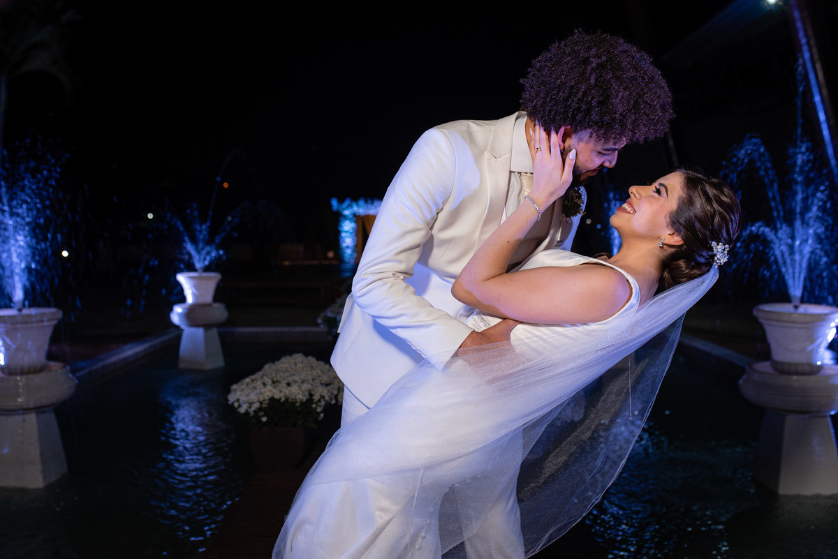 Vestido de noiva. terno do noivo. fotos de casamento. Espaço Santa Filomena, decoração casamento, festa casamento, fotografo de casamento sorocaba,  fotos de casamento, fotografo de casamento jundiai, ensaio casal
