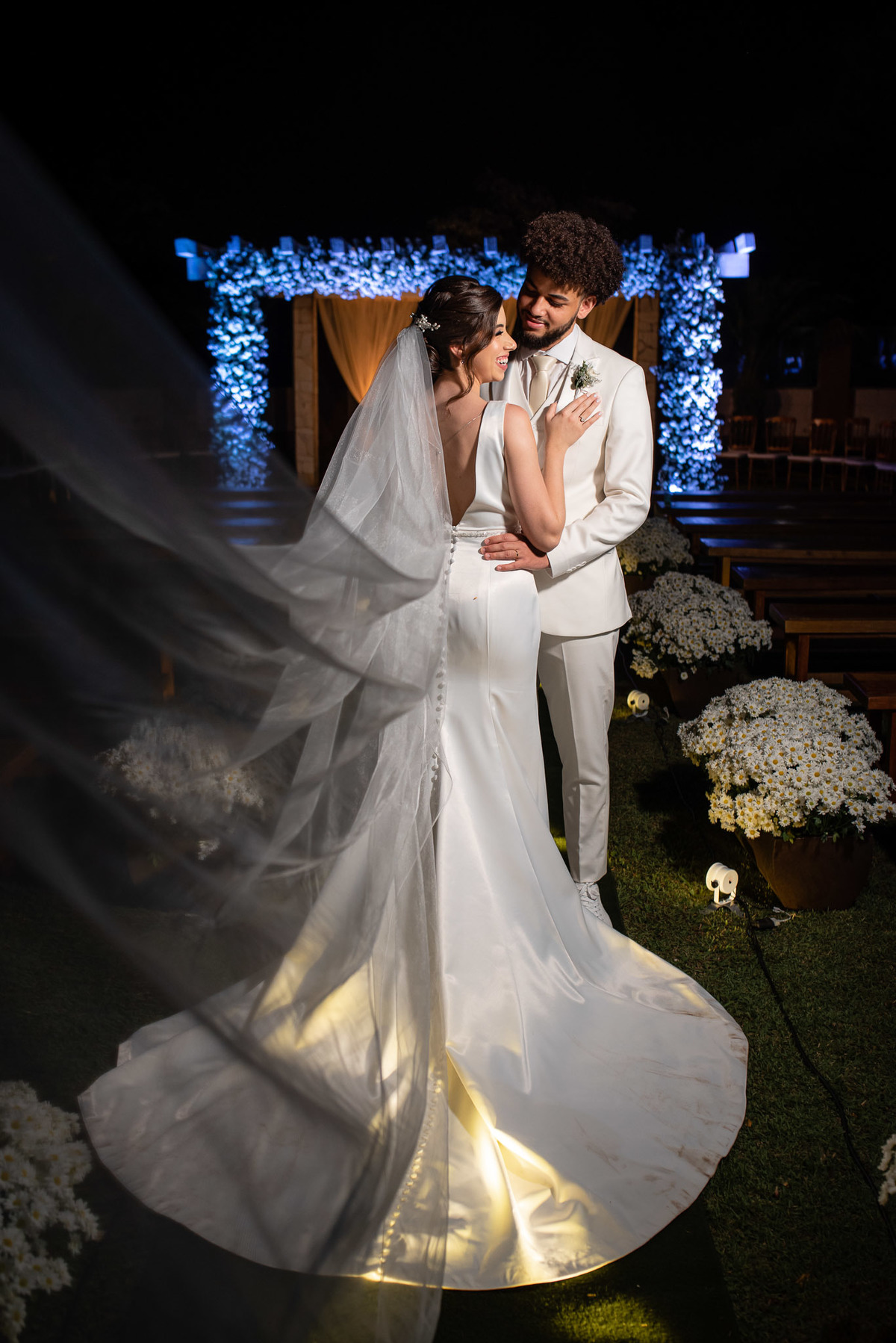 Vestido de noiva. terno do noivo. fotos de casamento. Espaço Santa Filomena, decoração casamento, festa casamento, fotografo de casamento sorocaba,  fotos de casamento, fotografo de casamento jundiai, ensaio casal
