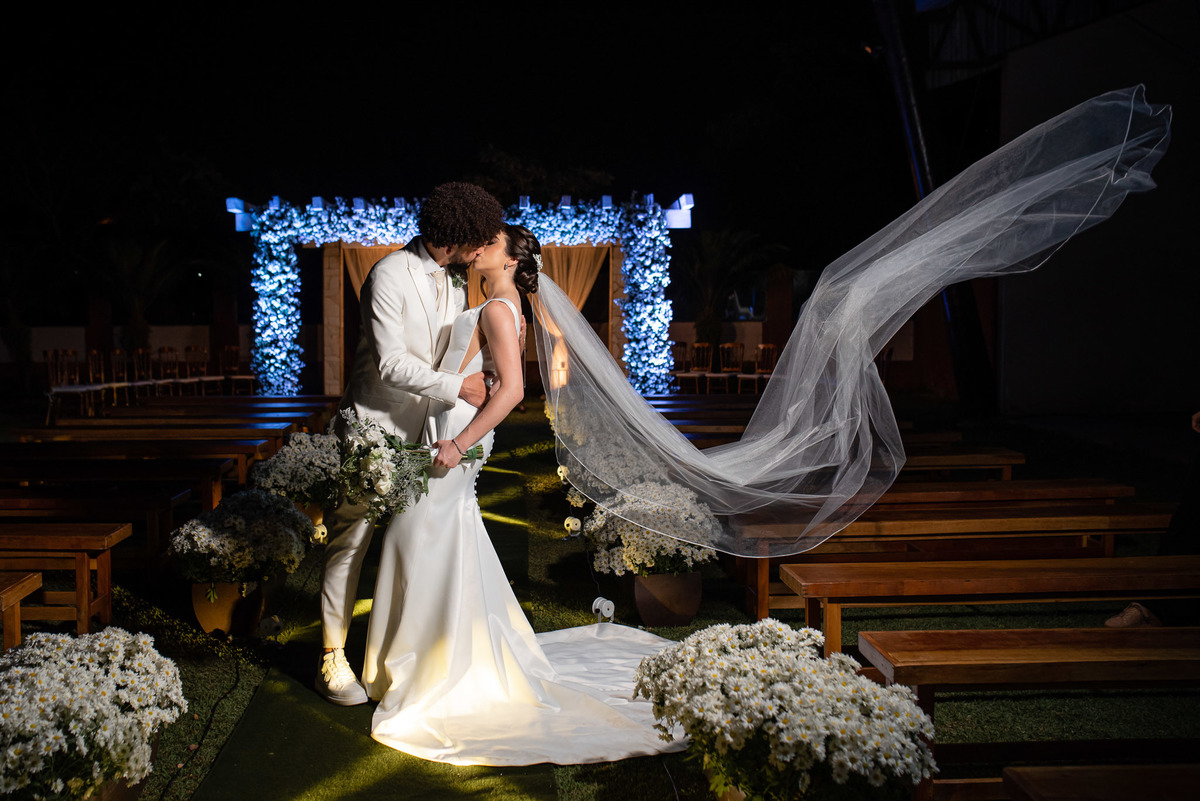 Vestido de noiva. terno do noivo. fotos de casamento. Espaço Santa Filomena, decoração casamento, festa casamento, fotografo de casamento sorocaba,  fotos de casamento, fotografo de casamento jundiai, ensaio casal
