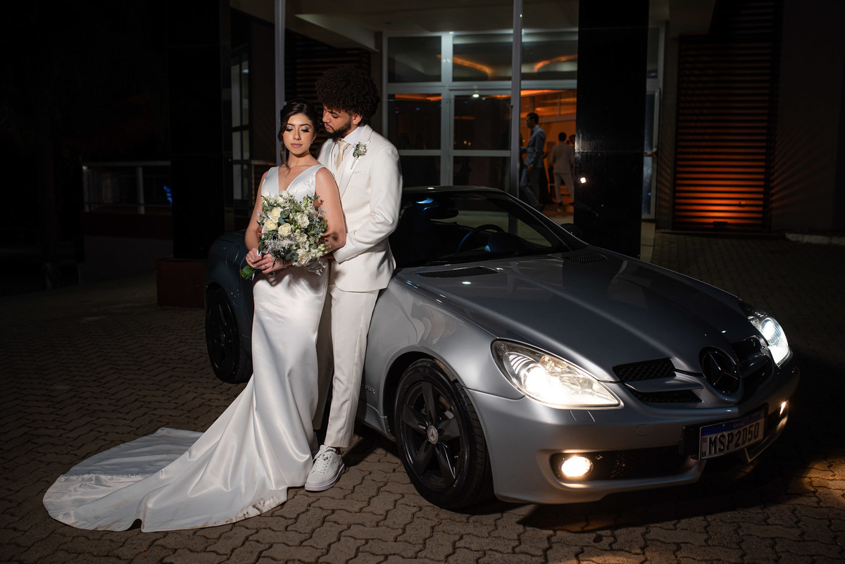 Vestido de noiva. terno do noivo. fotos de casamento. Espaço Santa Filomena, decoração casamento, festa casamento, fotografo de casamento sorocaba,  fotos de casamento, fotografo de casamento jundiai, ensaio casal
