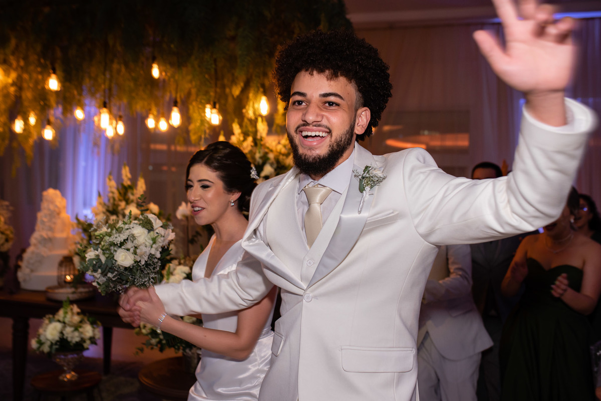 Vestido de noiva. terno do noivo. fotos de casamento. Espaço Santa Filomena, decoração casamento, festa casamento, fotografo de casamento sorocaba,  fotos de casamento, fotografo de casamento jundiai, festa de casamento