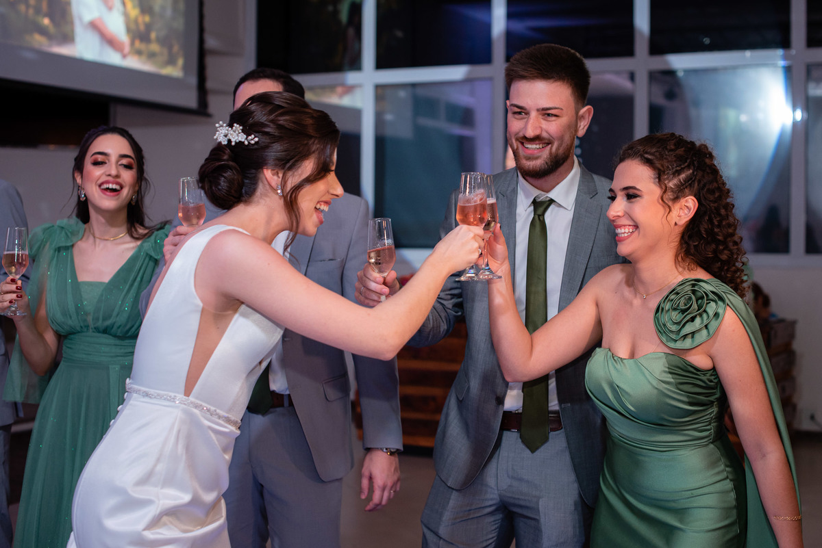 Vestido de noiva. terno do noivo. fotos de casamento. Espaço Santa Filomena, decoração casamento, festa casamento, fotografo de casamento sorocaba,  fotos de casamento, fotografo de casamento jundiai, festa de casamento