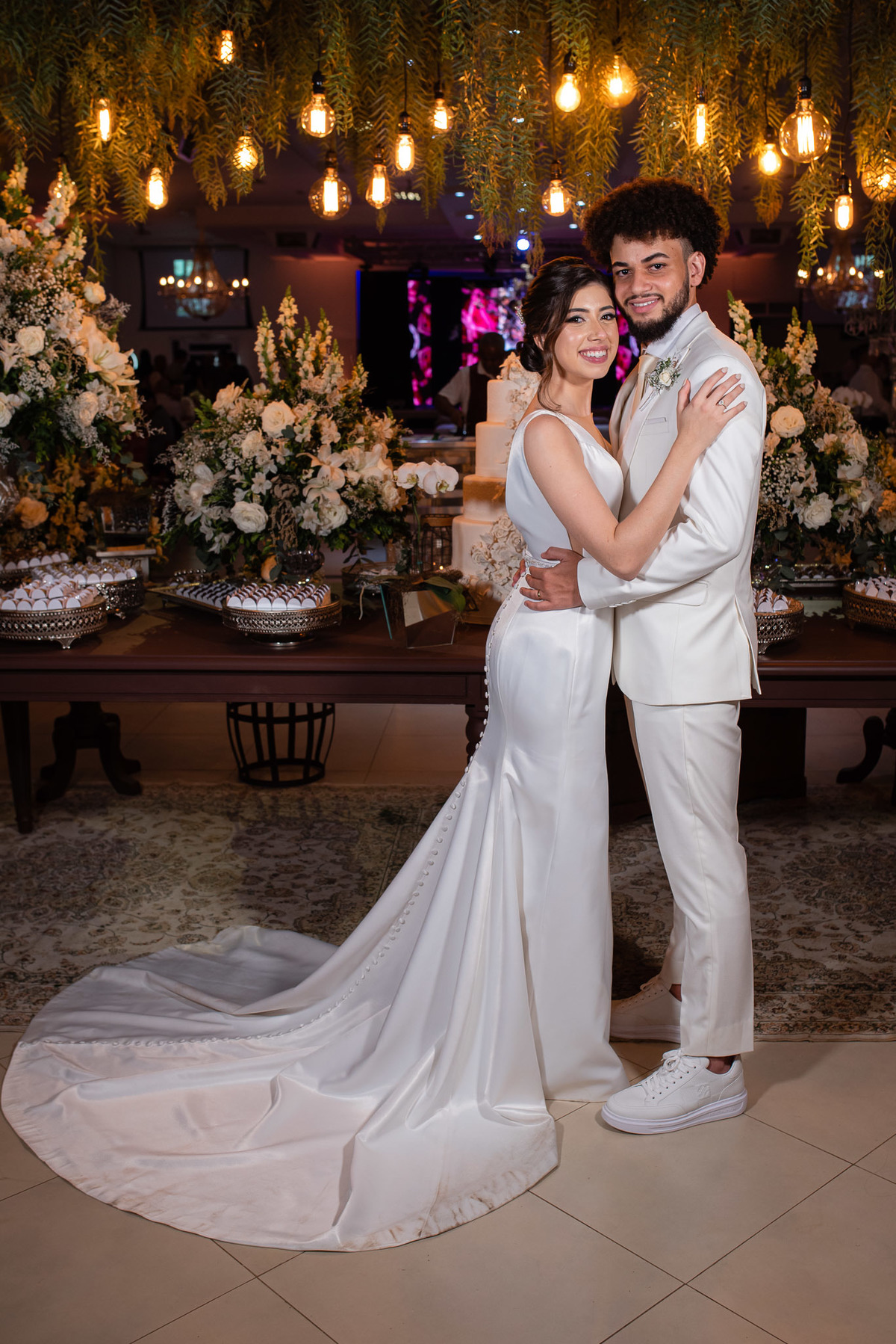 Vestido de noiva. terno do noivo. fotos de casamento. Espaço Santa Filomena, decoração casamento, festa casamento, fotografo de casamento sorocaba,  fotos de casamento, fotografo de casamento jundiai, festa de casamento