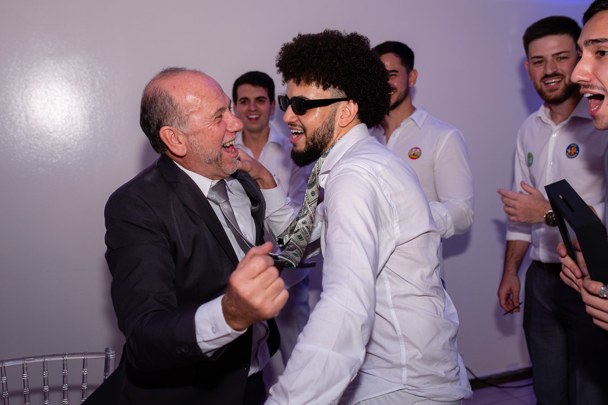 Vestido de noiva. terno do noivo. fotos de casamento. Espaço Santa Filomena, decoração casamento, festa casamento, fotografo de casamento sorocaba,  fotos de casamento, fotografo de casamento jundiai, festa de casamento, gravata noivo, balada casamento