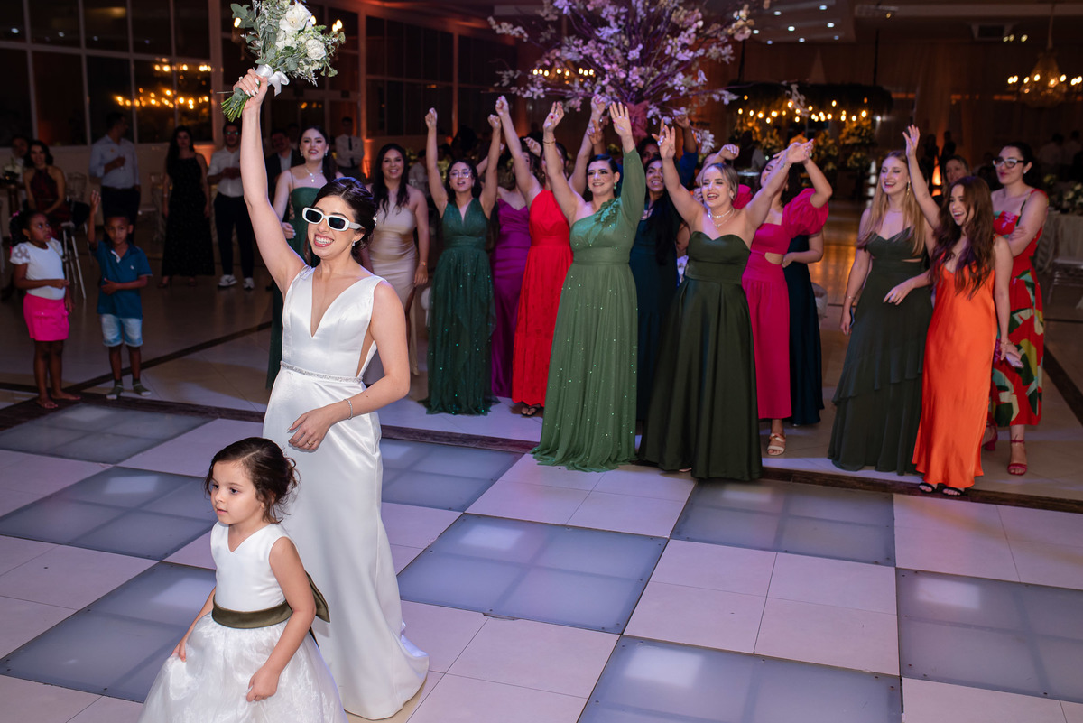 Vestido de noiva. terno do noivo. fotos de casamento. Espaço Santa Filomena, decoração casamento, festa casamento, fotografo de casamento sorocaba,  fotos de casamento, fotografo de casamento jundiai, festa de casamento, buque 