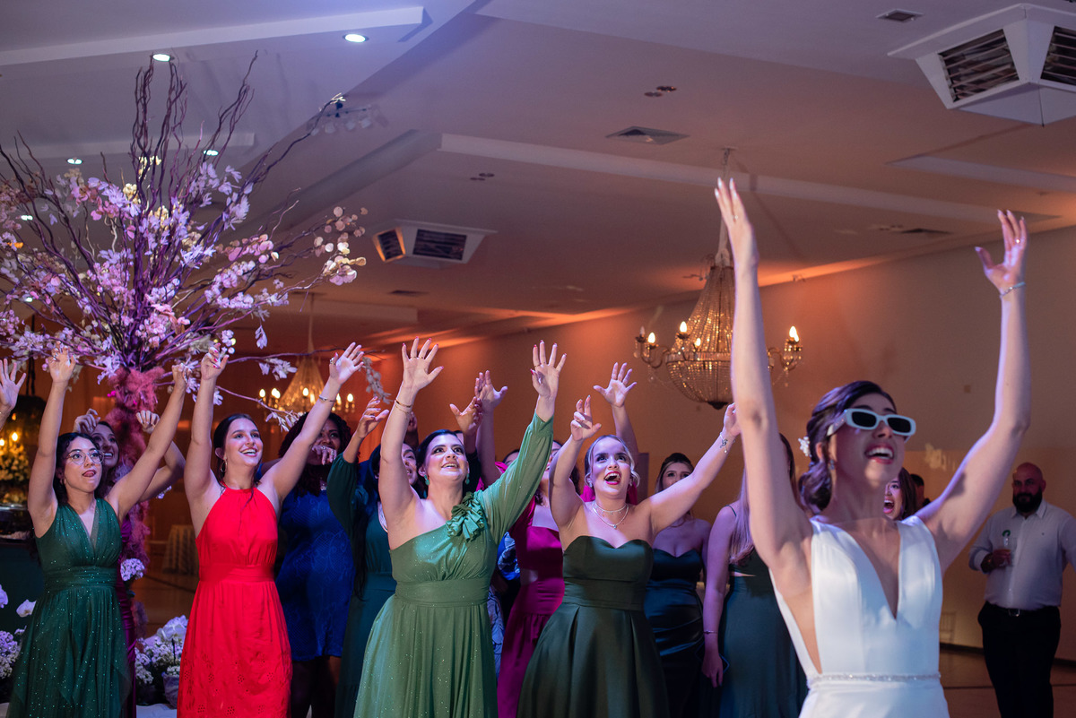 Vestido de noiva. terno do noivo. fotos de casamento. Espaço Santa Filomena, decoração casamento, festa casamento, fotografo de casamento sorocaba,  fotos de casamento, fotografo de casamento jundiai, festa de casamento, buque 